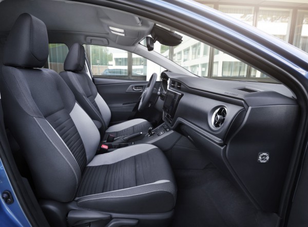 Интерьер Toyota Auris