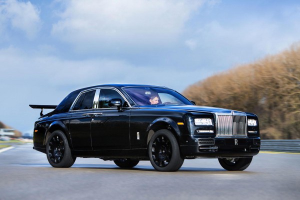 Rolls-Royce опубликовал первые фото будущего кроссовера