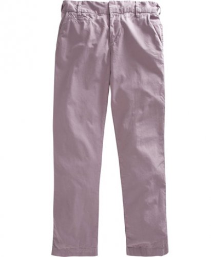 Красно-коричневые. Твиловые брюки насыщенного цвета от фирмы Gap. Наверное, нет такого мужчины, которому они бы не подошли. Цена – $59,95.