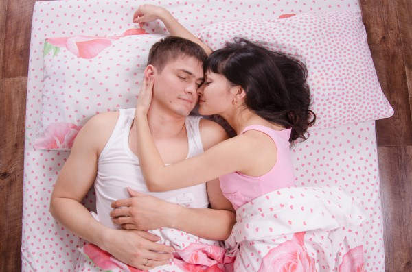 Почему супругам нужно спать в одной кровати