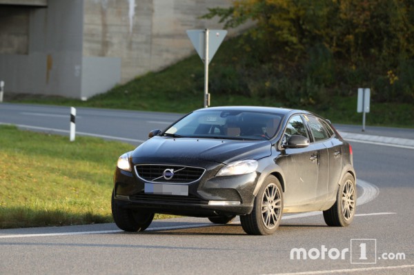 Volvo вывела на тесты кроссовер XC40