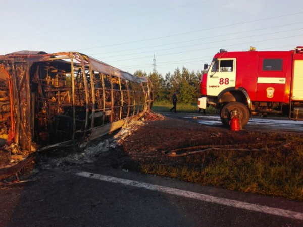 В результате аварии погибли 13 пассажиров автобуса.
