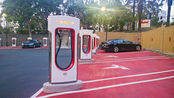 В Украине появятся заправки Tesla