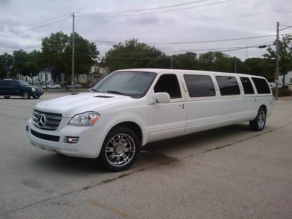 Ford Excursion передали под Мерседес