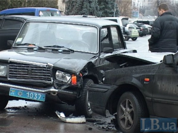 Милицейский ВАЗ столкнулся с автомобилем Samand