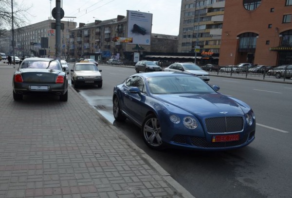 Два Бентли купили в один день