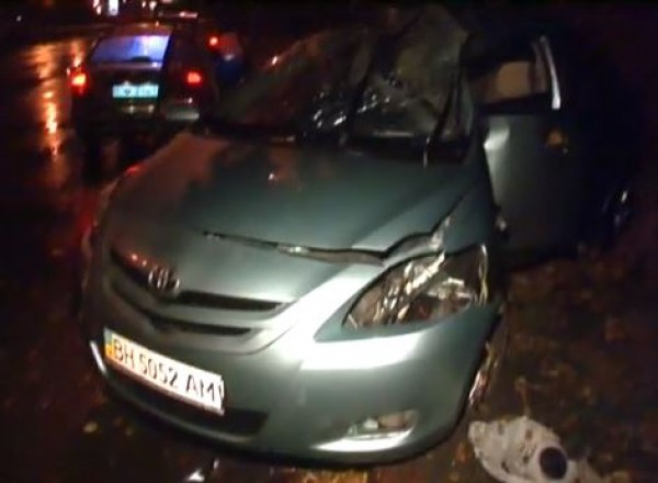 На Борщаговской разбилась Тойота. Номера одесские.