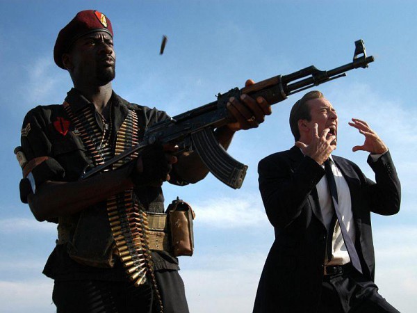 Герой Николаса Кейджа в Оружейном бароне/Lord of War (2005) воспевает качества автомата Калашникова.