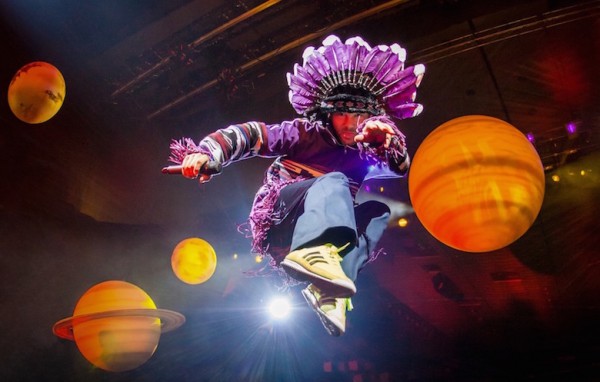 Jamiroquai выпустил клип на композицию Cloud 9, ставшую синглом с альбома Automaton