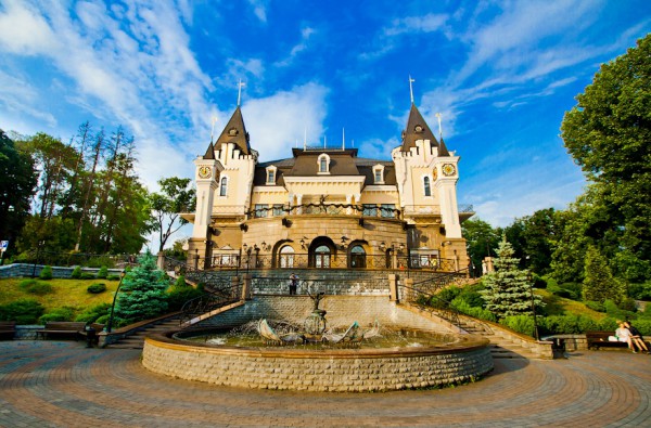 Представления состоятся в киевском Театре Кукол