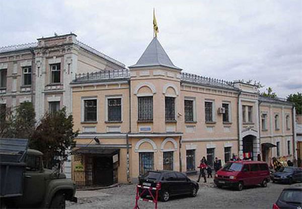 Уже снесенный дом на Андреевском спуске