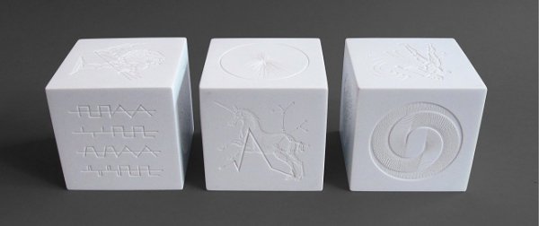 Дизайн призов разработан студие Barnbrook Studio, Лондон