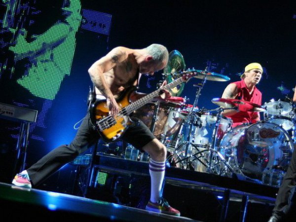 Бассист Фли и барабанщик Чад Смит, RHCP