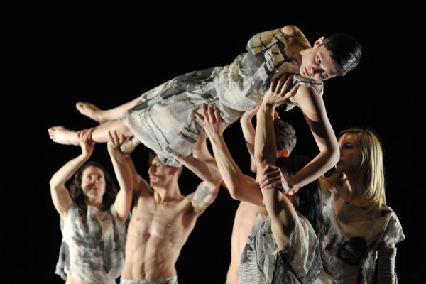 В Киеве выступит британский танцевальный коллектив Candoco Dance Company
