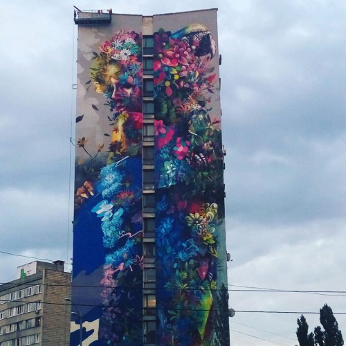 Новый мурал на Дарницкой площади