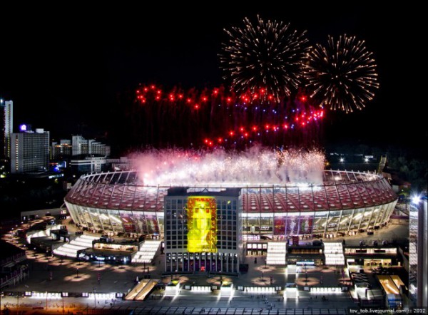 НСК Олимпийский празднует свое 90-летие. Фото с официального сайта: http://www.nsc-olimpiyskiy.com.ua/ru/gallery/photo_gallery/