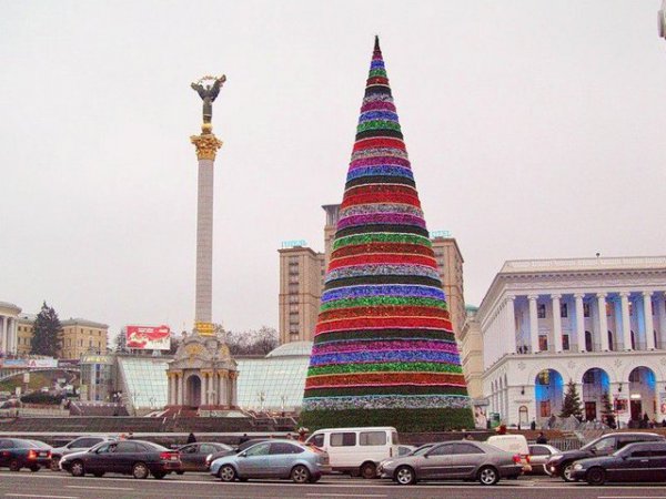 Такой была елка на Майдане в этом году