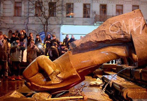 Поверженный вождь в декабре 2013 г.