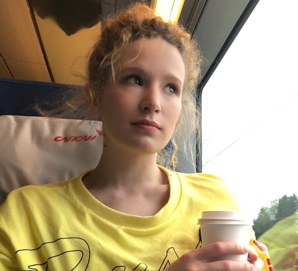 Монеточка выпустила новый клип