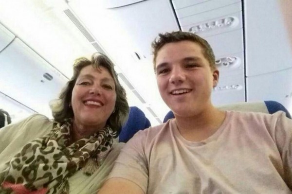 Совсем близкая трагедия – последнее селфи пассажиров рейса MH17, парня 15 лет и его матери. Через 3 дня самолет был сбит над территорией Донецкой области, подконтрольной пророссийским сепаратистам.