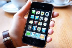 iPhone 4S стоит в Украине от 6100 гривен 