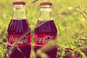Бренд Coca-Cola успешен, поскольку "производит счастье"