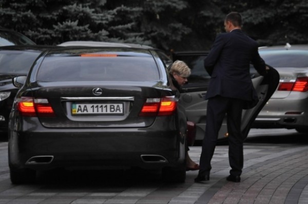 Гонтарева приехала в Раду на авто класса люкс за 3 млн. грн