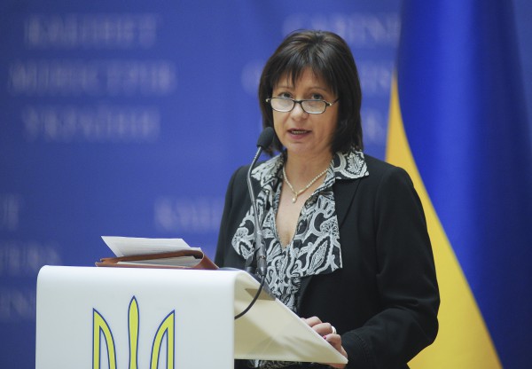 Яценюк назвал Наталью Яресько “реактивным двигателем украинской финансовой системы“.