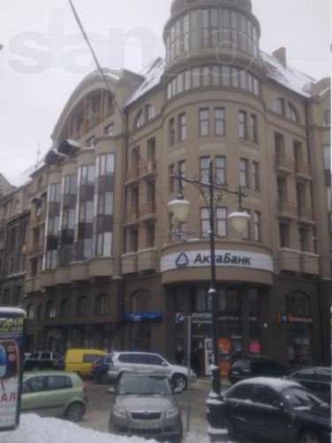 В этом доме продается львовский пентхаус
