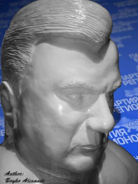 Бюст Януковича