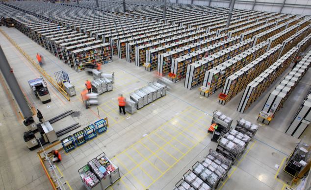 Работники складов Amazon работают, как роботы, контролируемые центральным компьютером