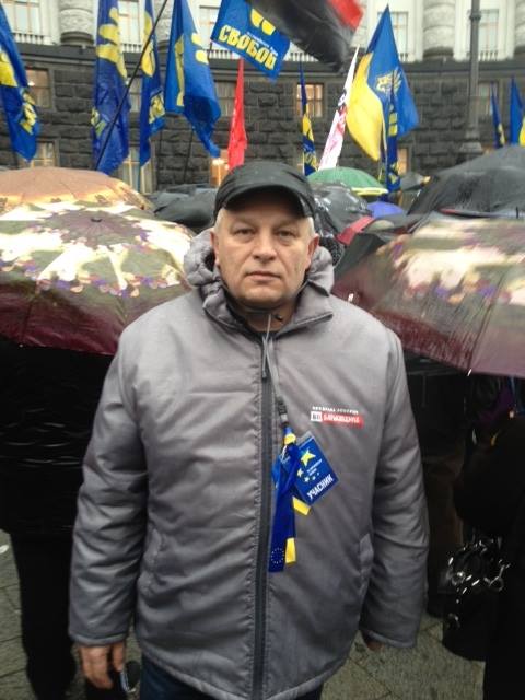 Степан Кубив считает деньги Евромайдана