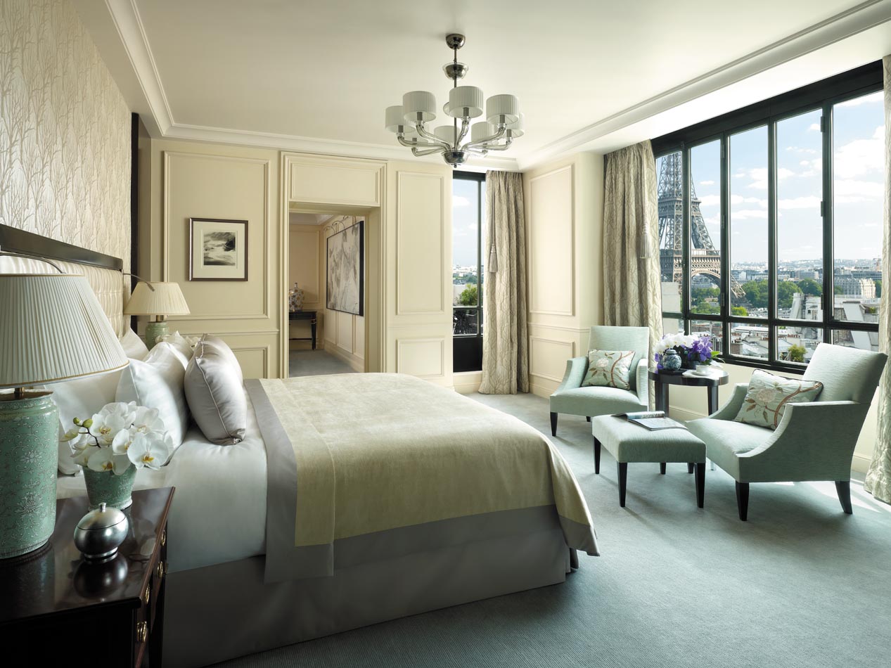 Вид на Эйфелеву башню из отеля Shangri La Вид на Эйфелеву башню из отеля Shangri La