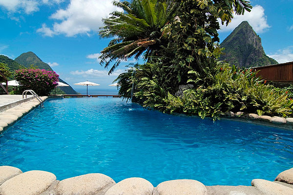 Шикарный бассейн отеля Ladera Resort Шикарный бассейн отеля Ladera Resort