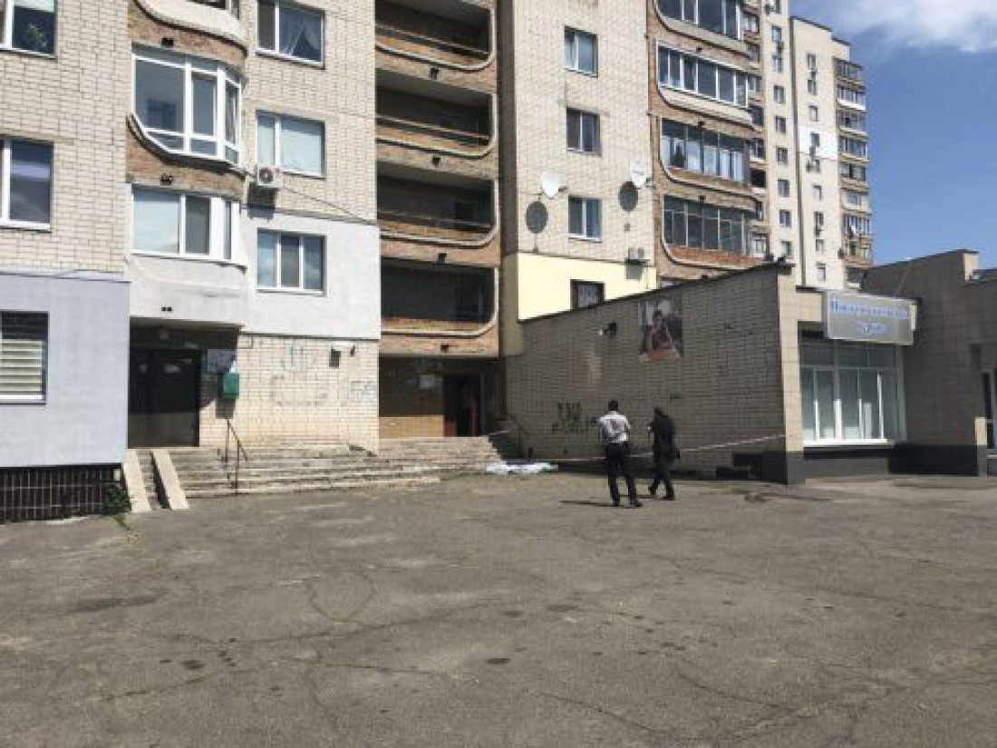 Самоубийца умер до приезда скорой