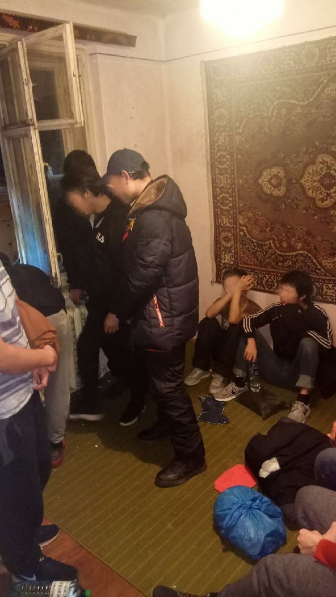 Среди мигрантов было 11 мужчин и 2 женщины