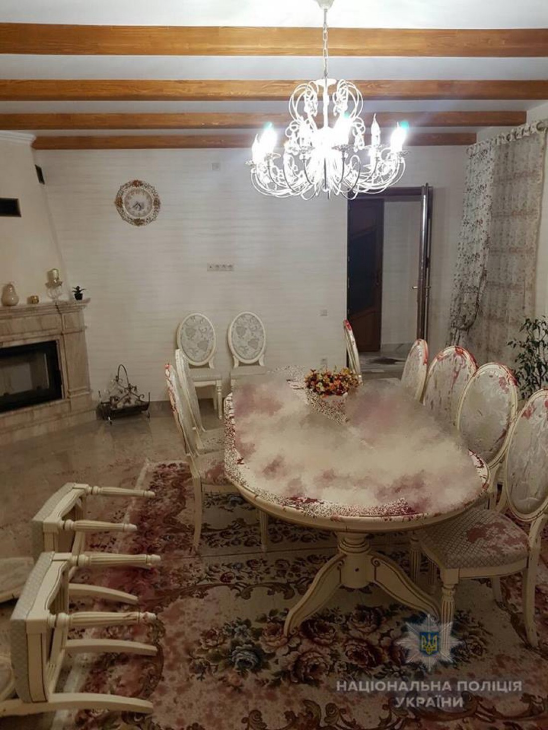 На месте убийства все было залито кровью