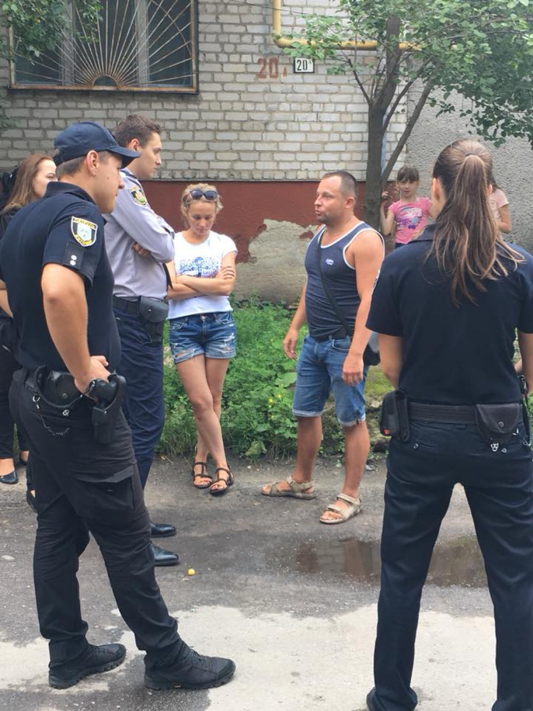 Конфликт произошел во дворе магазина Квартал