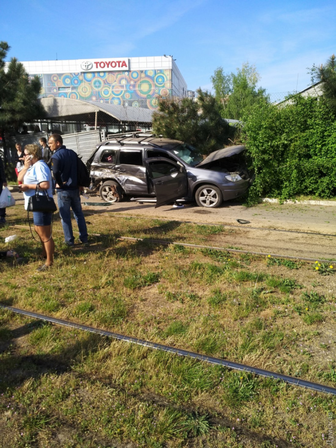 Машина также сильно пострадала в ДТП
