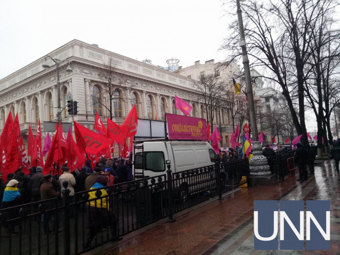 Под Верховной Радой происходит митинг социалистов