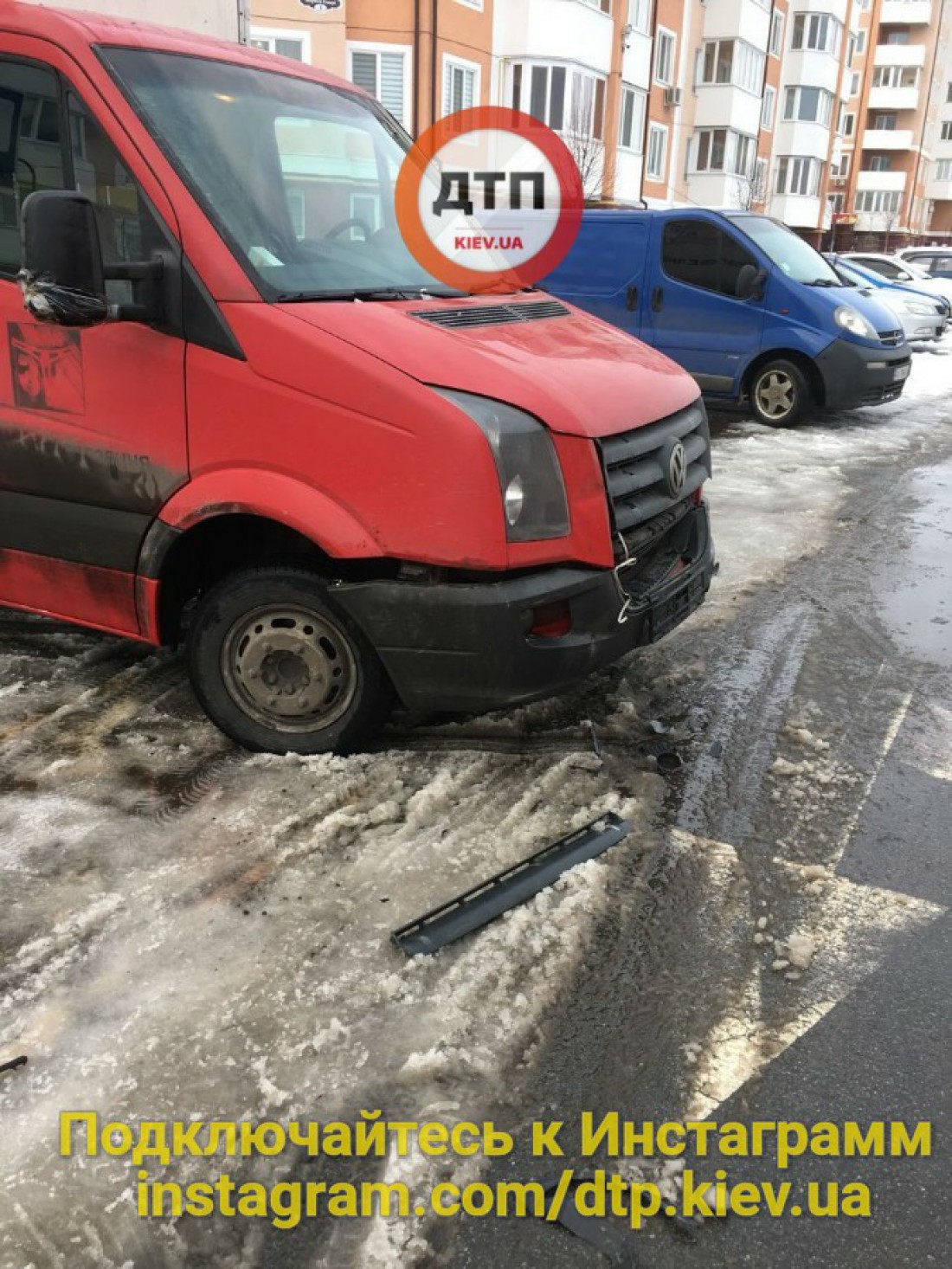 Военком протаранил два автомобиля