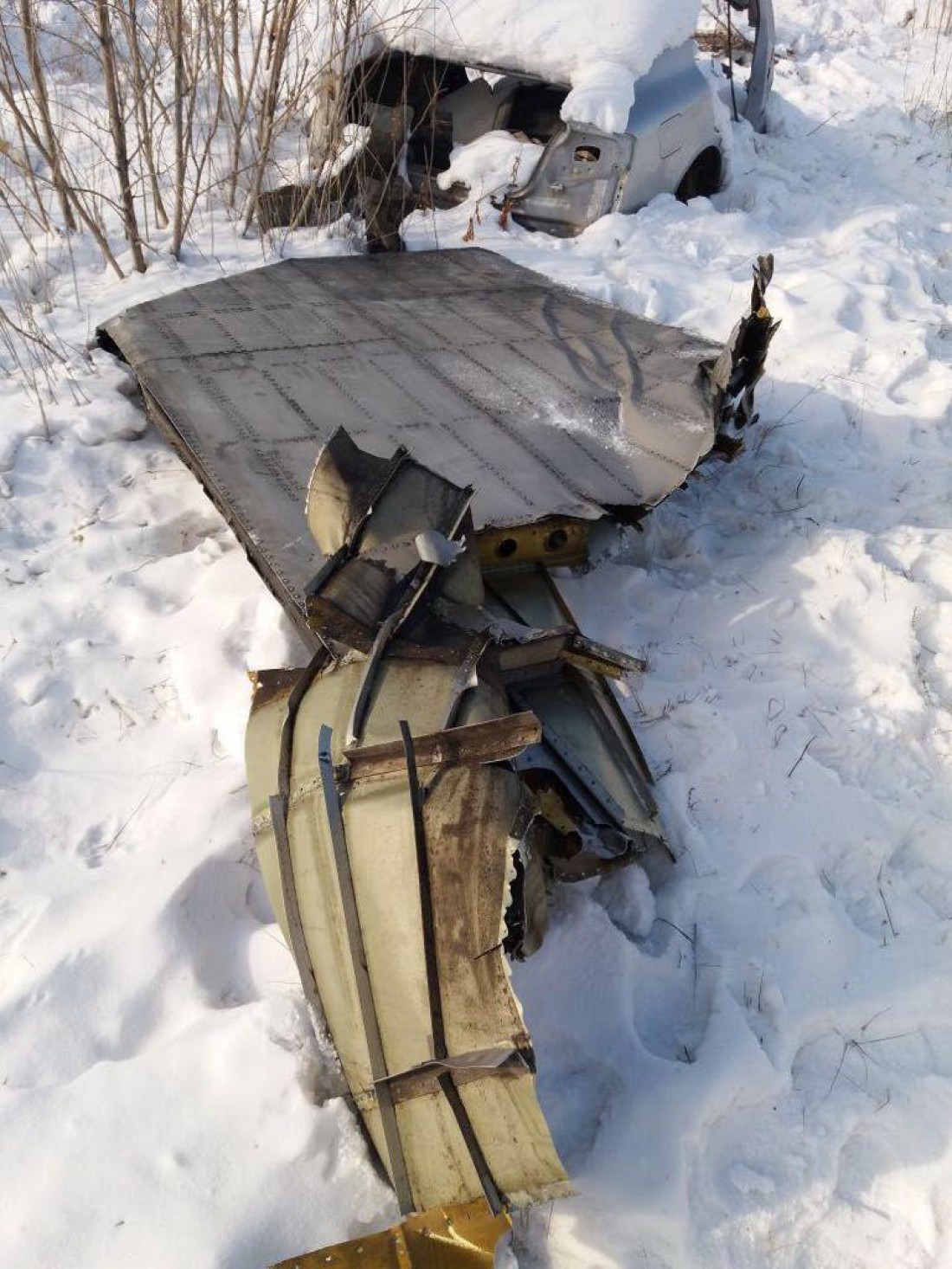 У самолета сорвало створку грузового люка