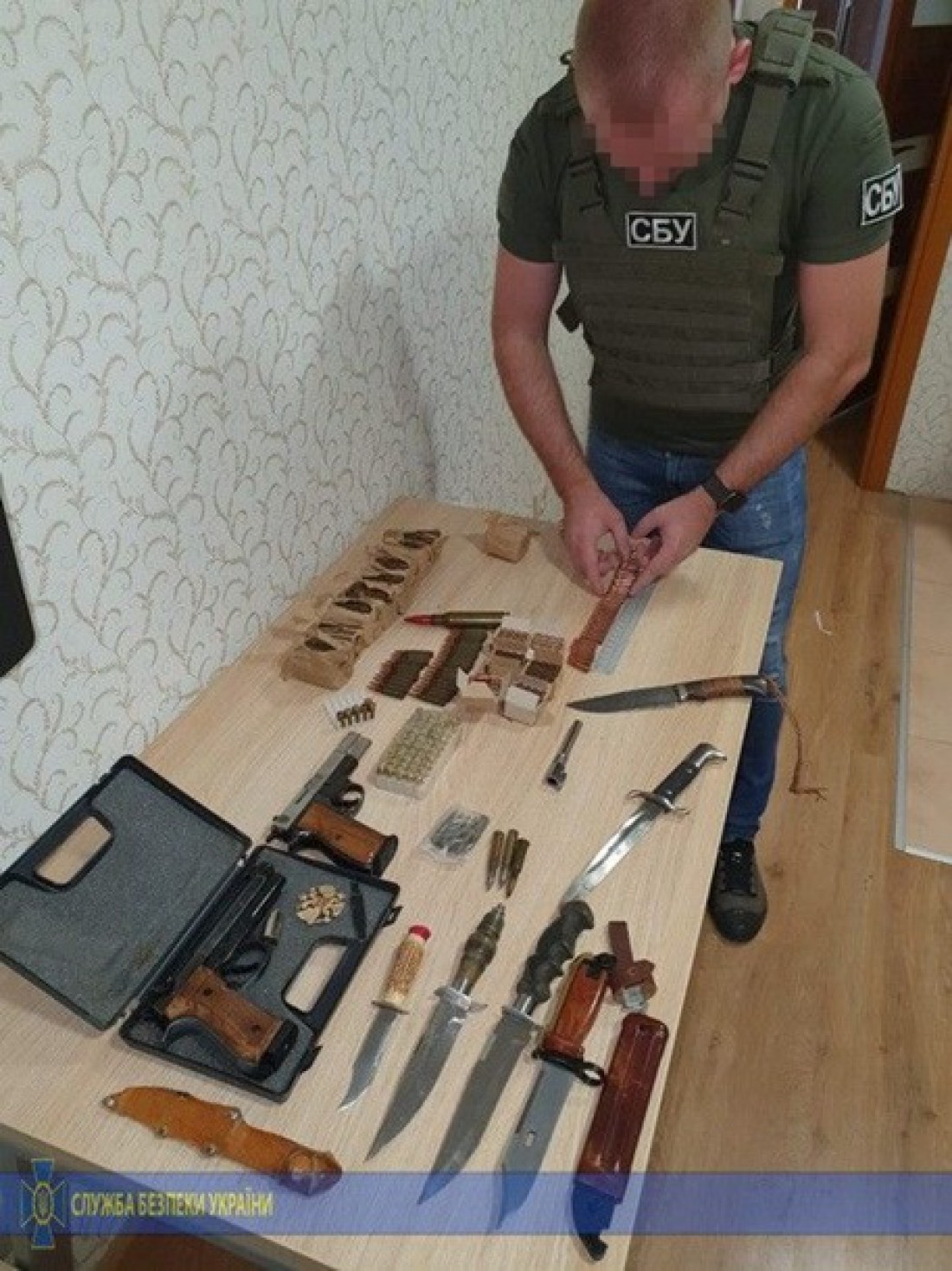 У мужчины изъяли пистолеты и патроны