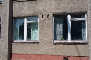 В школе выбило окна