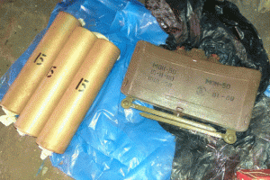 Полицейские нашли коробку с боеприпасами под мостом