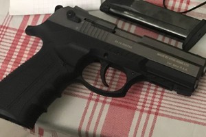 Пистолет одного из задержанных