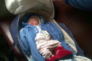 Полиция Киева разыскивает мать, которая оставила новорожденную дочь в электричке