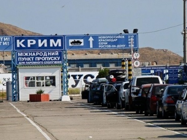 Очередь на Крымской переправе только растет