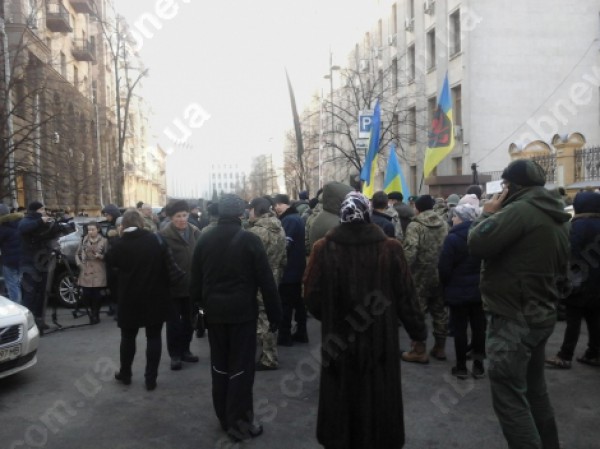 Протестующие добивались отстранить от выполнения обязанностей начальника Генштаба Муженко