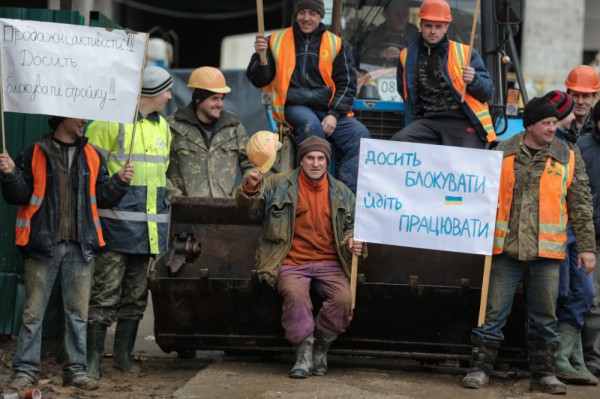 Строители Киева остановили работу из-за протеста